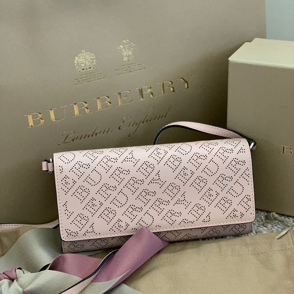 Authentic Burberry bag - Picture 6 of 8